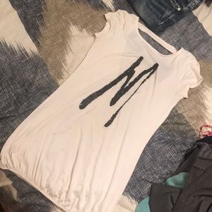 Marciano signature off white M shirt.